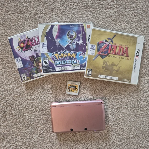 Nintendo 3DS + Games - Picture 1 of 8